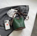 Fashion Bucket Bag حقيبة نسائية Bucket Bag أنيقة بتصميم Woven Effect مع Shoulder & Crossbody Strap