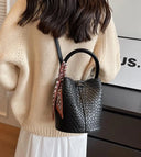 Fashion Bucket Bag حقيبة نسائية Bucket Bag أنيقة بتصميم Woven Effect مع Shoulder & Crossbody Strap