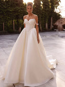 Exquisite Satin Wedding Dress فستان زفاف ساتان فاخر بدون أكمام Strapless بتصميم Ball Gown مع Beading