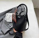 Fashion Bucket Bag حقيبة نسائية Bucket Bag أنيقة بتصميم Woven Effect مع Shoulder & Crossbody Strap