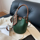 Fashion Bucket Bag حقيبة نسائية Bucket Bag أنيقة بتصميم Woven Effect مع Shoulder & Crossbody Strap