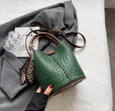 Fashion Bucket Bag حقيبة نسائية Bucket Bag أنيقة بتصميم Woven Effect مع Shoulder & Crossbody Strap