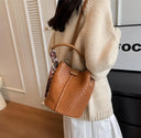 Fashion Bucket Bag حقيبة نسائية Bucket Bag أنيقة بتصميم Woven Effect مع Shoulder & Crossbody Strap