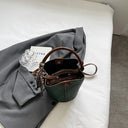 Fashion Bucket Bag حقيبة نسائية Bucket Bag أنيقة بتصميم Woven Effect مع Shoulder & Crossbody Strap