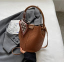 Fashion Bucket Bag حقيبة نسائية Bucket Bag أنيقة بتصميم Woven Effect مع Shoulder & Crossbody Strap
