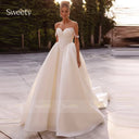 Exquisite Satin Wedding Dress فستان زفاف ساتان فاخر بدون أكمام Strapless بتصميم Ball Gown مع Beading